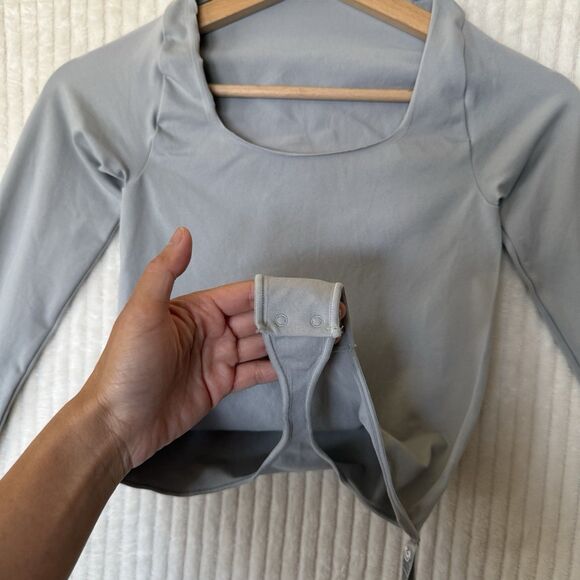 Skims Essential Long Sleeve Scoop Neck Bodysuit Light Grey Sz XXS/XS NWT - Picture 7 of 11